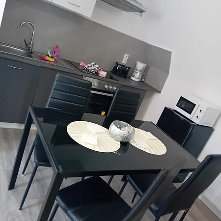 Апартаменты Stellas Monteurwohnungen Криммичау